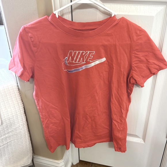 Nike Tops - Women Nike Tee. Size Medium